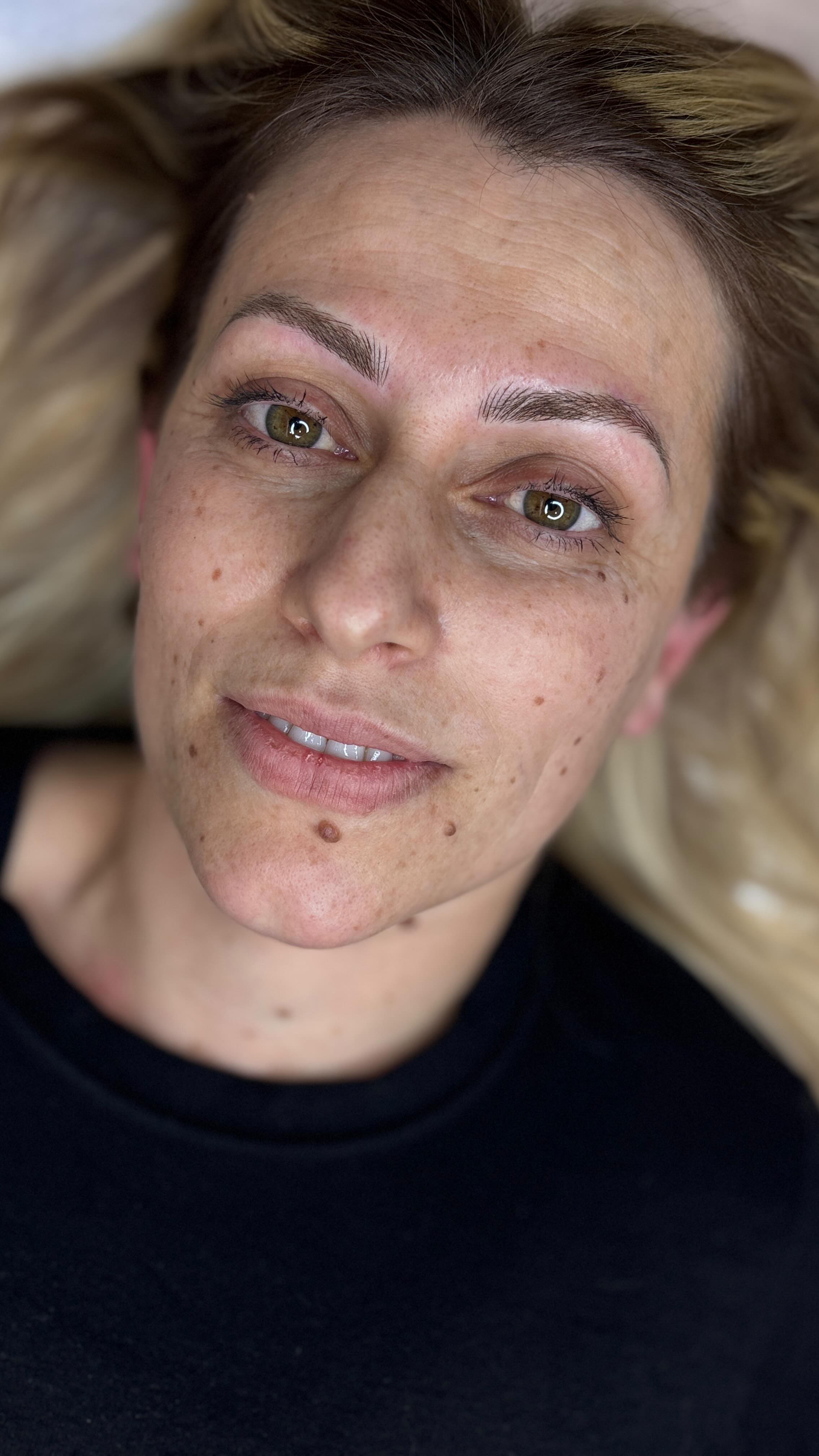 Sopracciglia ridefinite e delicate, perfette per valorizzare un viso dai tratti chiari ✨ 
Il microblading regala struttura senza appesantire 😍 

💌3200454875 su whatsapp oppure in DM per informazioni, disponibilità e prenotazioni.

#microblading #truccopermanente #sopracciglia #pmu #microbladingitalia #beauty #trattamentiestetici #browsartist #estetistaprofessionale #lavoroestetica #centroestetico