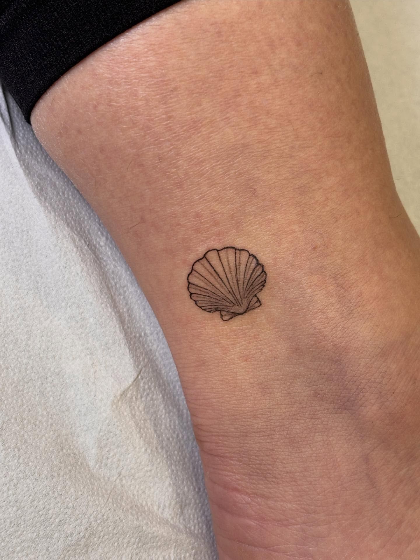 Per info, consulenze e prenotazioni scrivici in DM o su WhatsApp al 3200454875 💌

#tattooseveso #piercingseveso #tattoofineline #finelineseveso #cigliaseveso