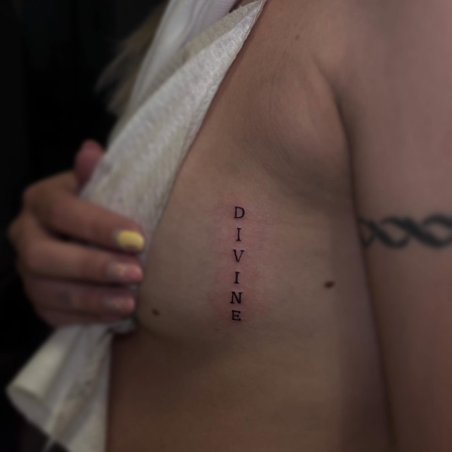 Per info, consulenze e prenotazioni scrivici in DM o su WhatsApp al 3200454875 💌
📍Seveso (MB), Corso Federico Borromeo 28

#seveso #fineline #tatuaggio #lineafinatatuaje #extensionciglia