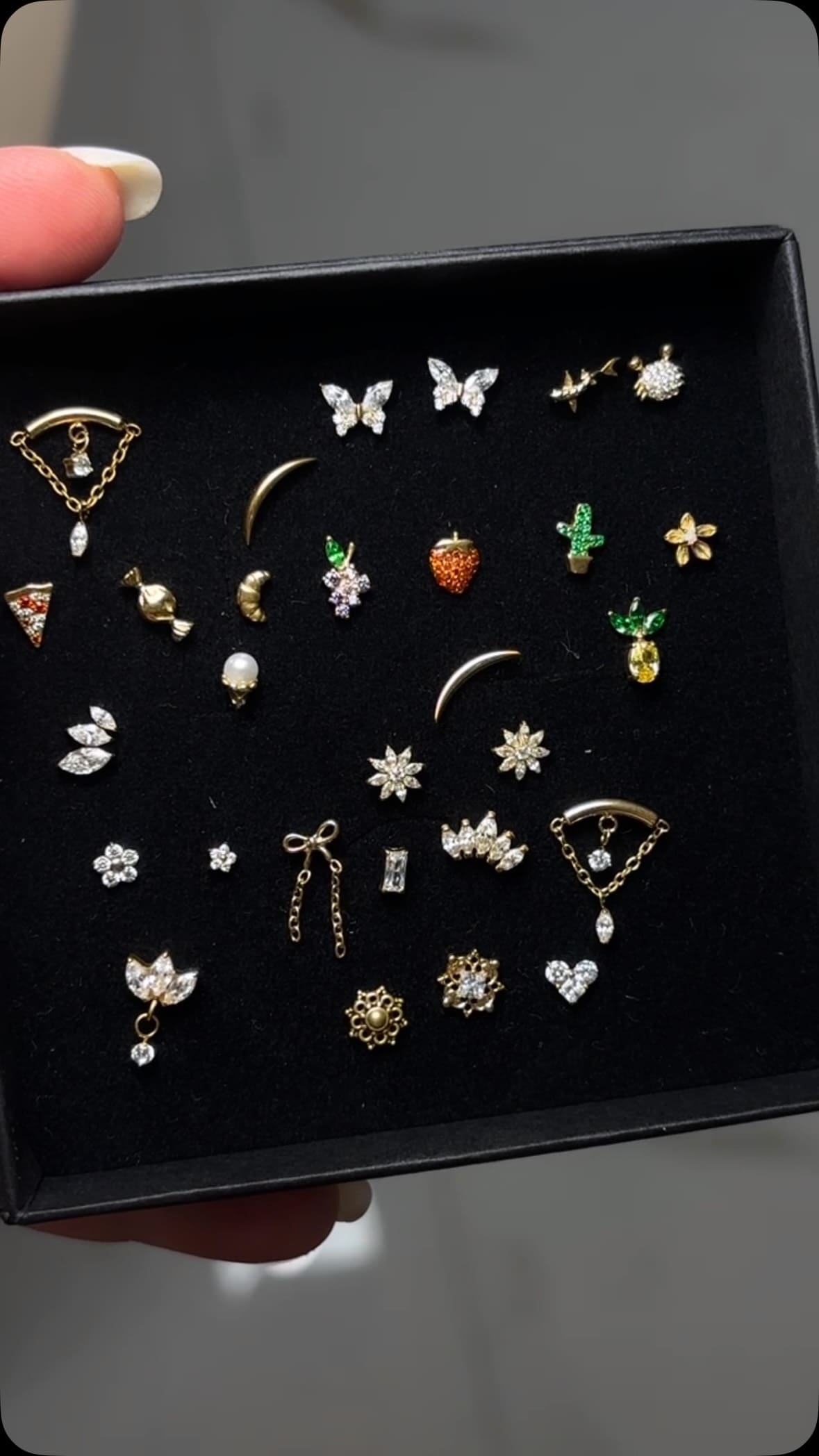 ✨ Nuovo rifornimento di piercing! 😻

Vediamo in quanti giorni riuscirete a farli sparire tutti! 🤭

Scrivimi in direct per info e costi. 💌

In studio trovate anche tanti altri gioielli nuovi per il resto del corpo 😎
📍Seveso (MB)
#seveso #piercingseveso #monza #milano #piercing