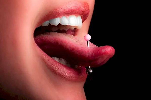 tongue piercing lingua