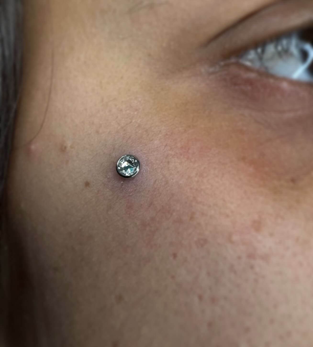 Luce che parla per te ✨
Dermal allo zigomo: minimal, elegante, magnetico.

📍Seveso (MB), Corso Federico Borromeo 28

Per info, consulenze e prenotazioni scrivici in DM o su WhatsApp al 3200454875 💌

#piercingseveso #piercingmonzabrianza #piercingmilano #promopiercing #piercingmonza