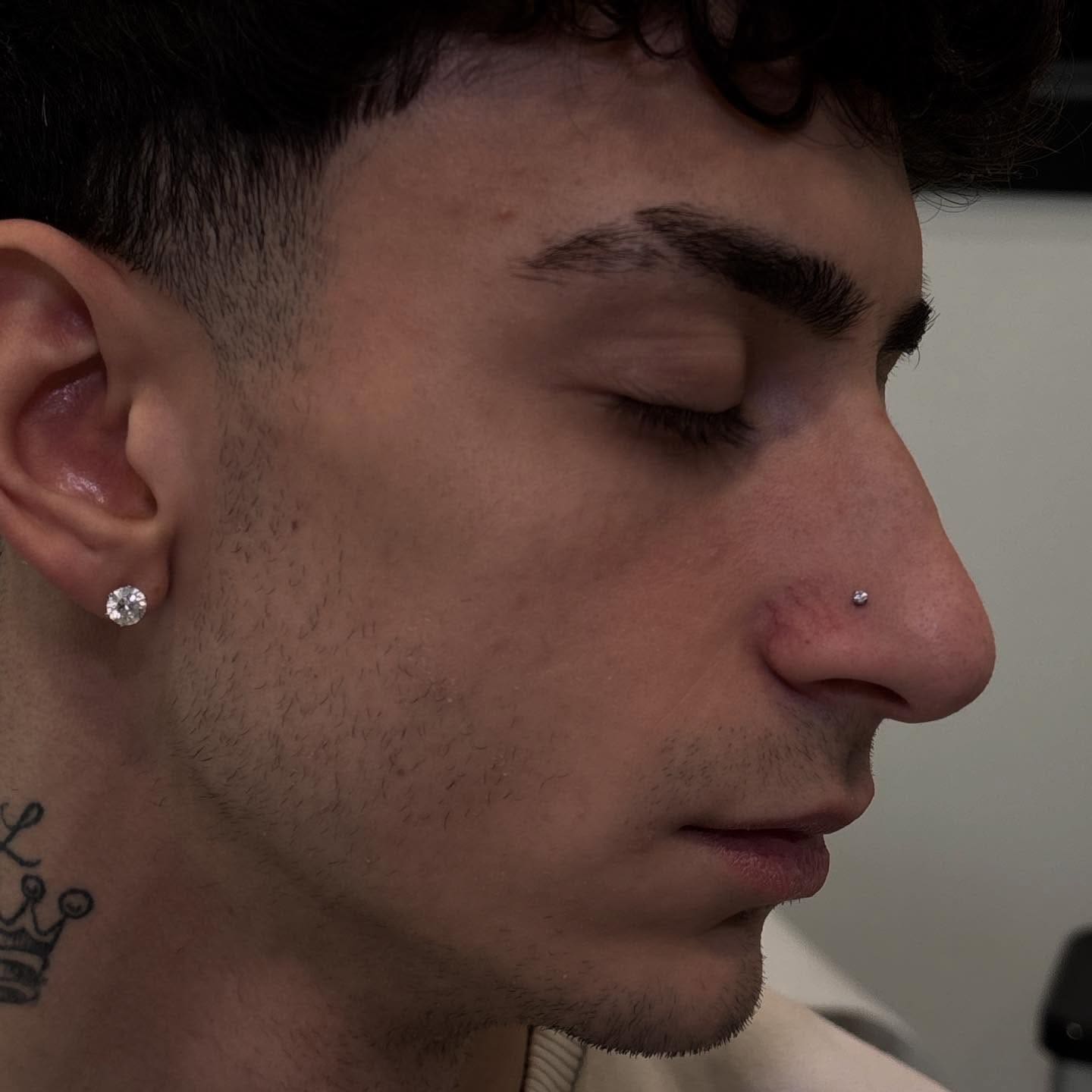 Nostril appena eseguito e montato il brillantino! 
Lobo eseguito quqlche mese fa e guarito alla perfezione ✨

Per info, consulenze e prenotazioni scrivici in DM o su WhatsApp al 3200454875 💌

#piercingseveso #seveso #tattooseveso #cigliaextension #nostril