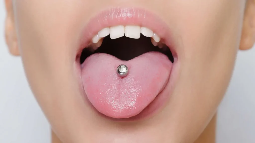 Tongue Piercing alla Lingua