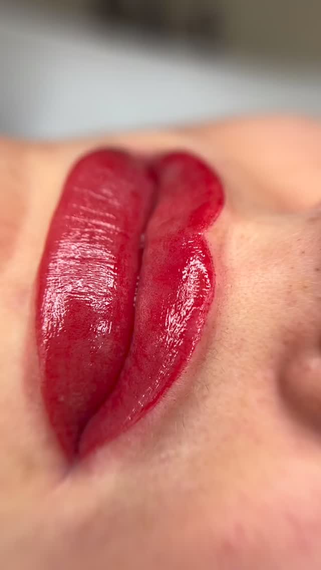 Labbra ridisegnate, piene e uniformi! 
Colore vibrante e definizione impeccabile 💋 
PMU labbra per uno stile sempre al top!

#labbra #labbrapmu #pmu #lipstattoo #lips #rossetto #naturale #gusti #milano #seveso #monza #piercing #monzaebrianza #monzabrianza #tatuaggiolabbra #tattoolabbra