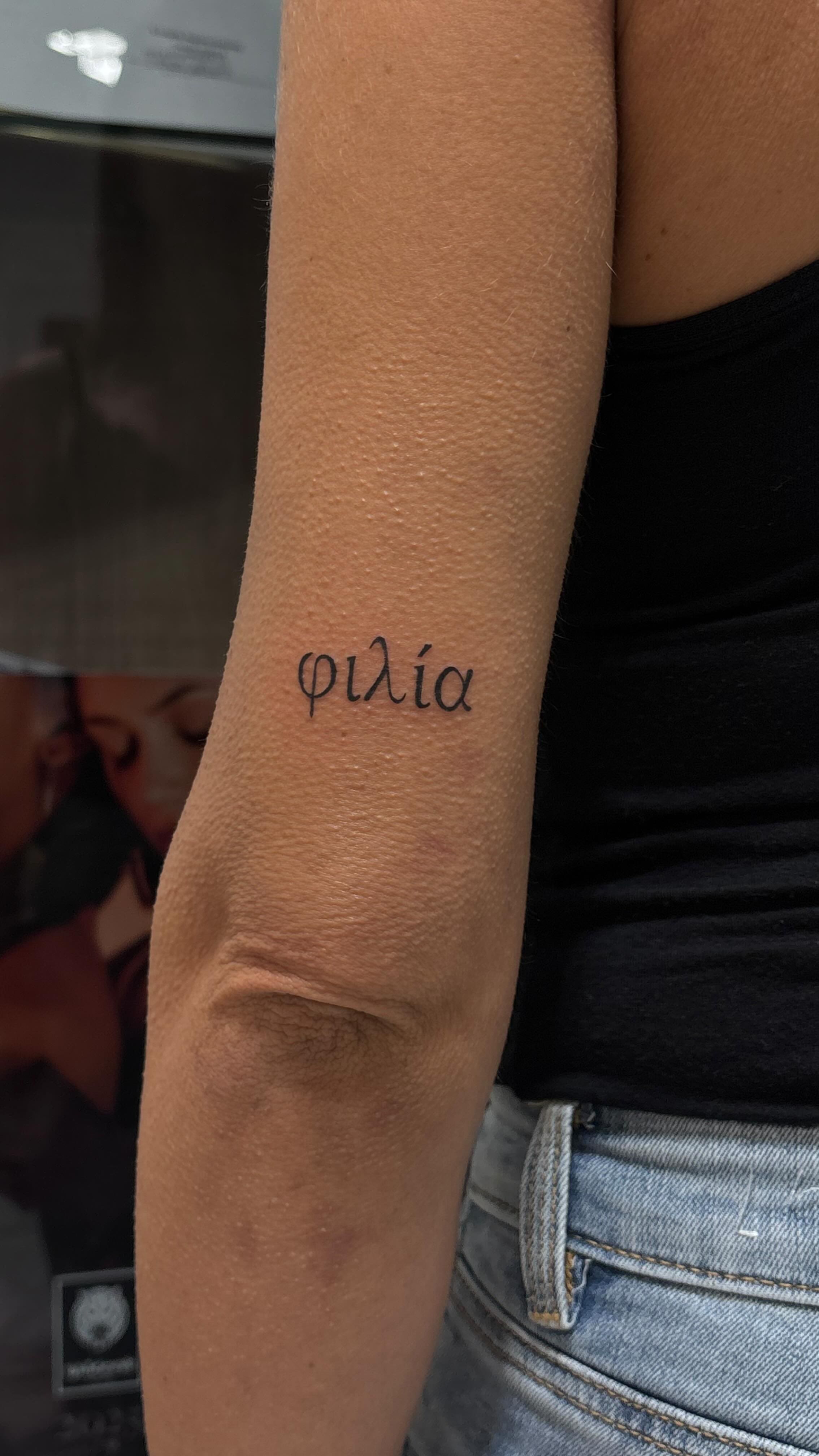 Φιλία ‘Philia’ vuol dire ´amicizia’— la parola che racchiude risate, confidenze e momenti che non si dimenticano.
Gli amici della mia cliente le hanno fatto un buono tattoo per il suo compleanno e lei ha deciso di dedicare proprio a loro questo tattoo 🥺😍

💌3200454875 su whatsapp oppure in DM per informazioni, disponibilità e prenotazioni ✨

#tattoo #truccosposa #greek #labbra #piercing #seveso #monzaebrianza #monzabrianza #brianza #monza #milano #meda #desio #microblading #lashmaker #greektattoo #eyeliner #dermopigmentazione #ciglia #effettobagnato #laminazioneciglia #laminazionesopracciglia #corso #corsociglia #greco #corsobase #grecostudio  #microblanding #pelopelo #estensioneciglia