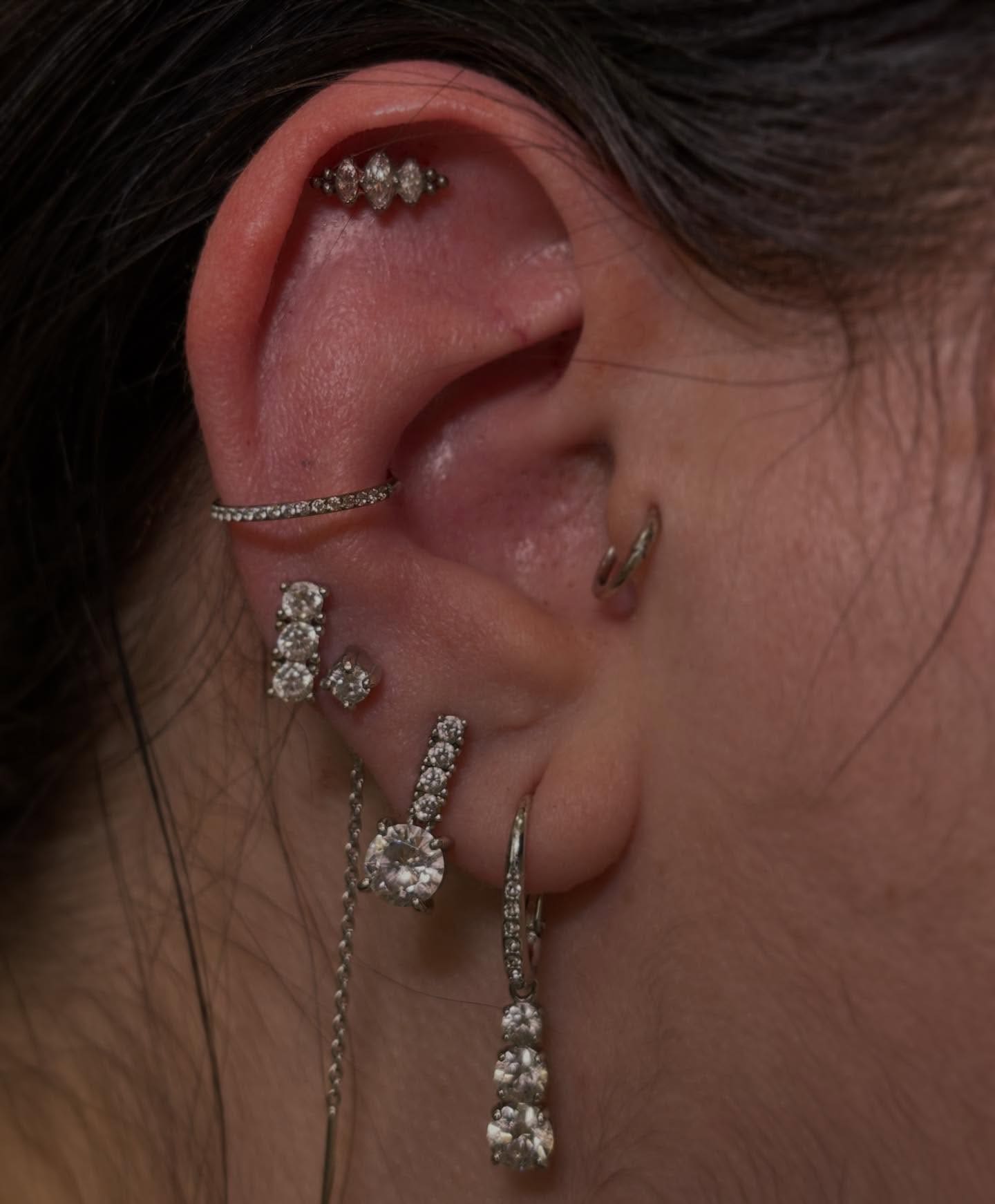 Su questo orecchio ho eseguito il #flat e #conch montando direttamente gioielli carini in titanio 🤩
📍Seveso (MB), Corso Federico Borromeo 28

Per info, consulenze e prenotazioni scrivici in DM o su WhatsApp al 3200454875 💌

#piercingseveso #piercingmonzabrianza #piercingmilano