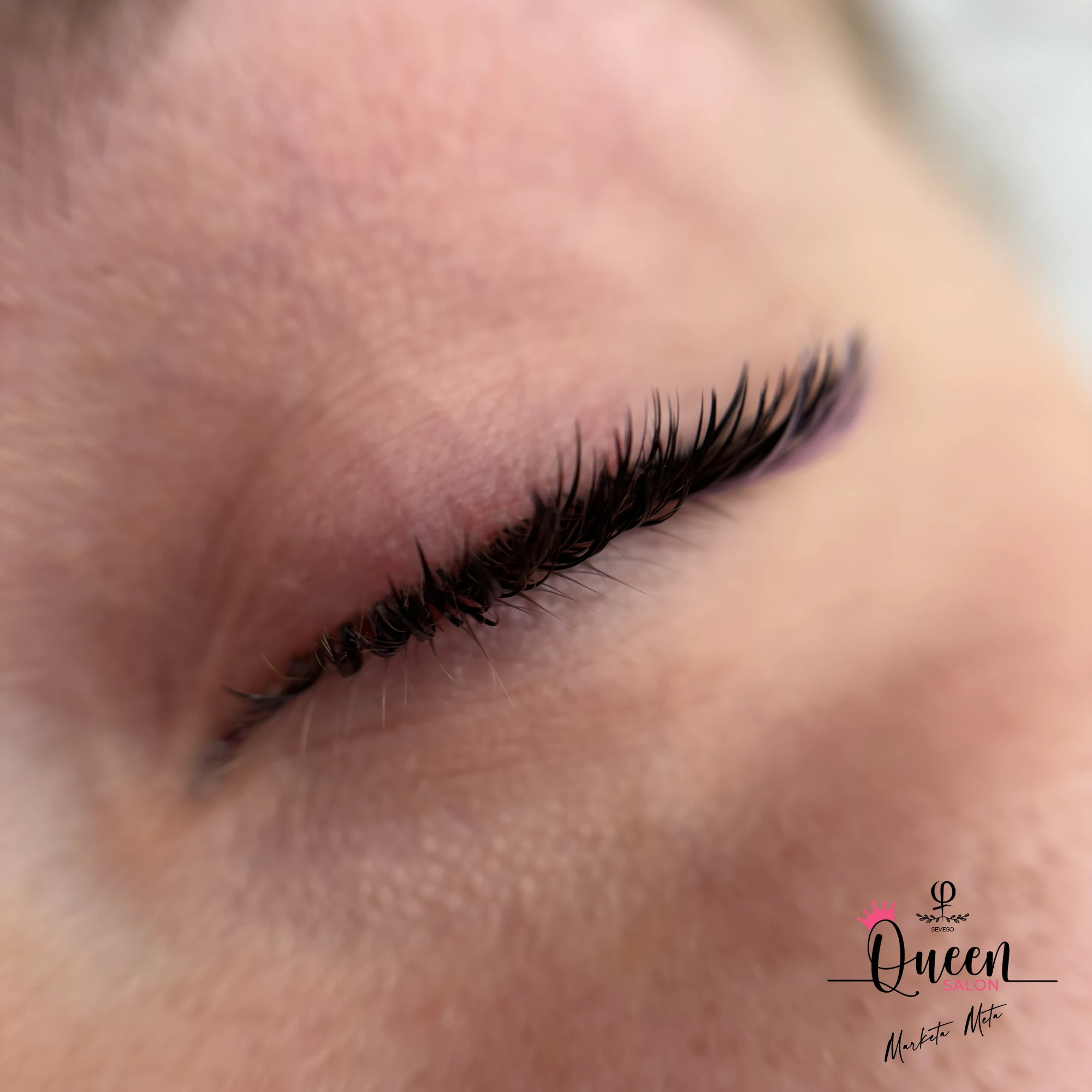 Extension Ciglia - Effetto Eye-liner | Queen Salon - Seveso