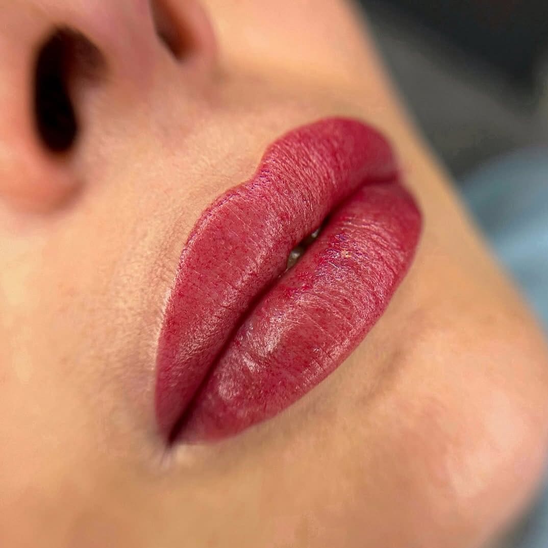 Aprile, voglia di freschezza ✨
Labbra pigmentate effetto naturale!
All’inizio , appena fatto il trattamento, il colore è più intenso… ma è solo temporaneo ✨
A guarigione, le labbra diventano naturali, delicate e perfettamente armoniose 💋🌸

📍Seveso (MB), Corso Federico Borromeo 28

Per info, consulenze e prenotazioni scrivici in DM o su WhatsApp al 3200454875 💌

#piercing #microblading #eyeliner #infracigliare #pigmentazionelabbra